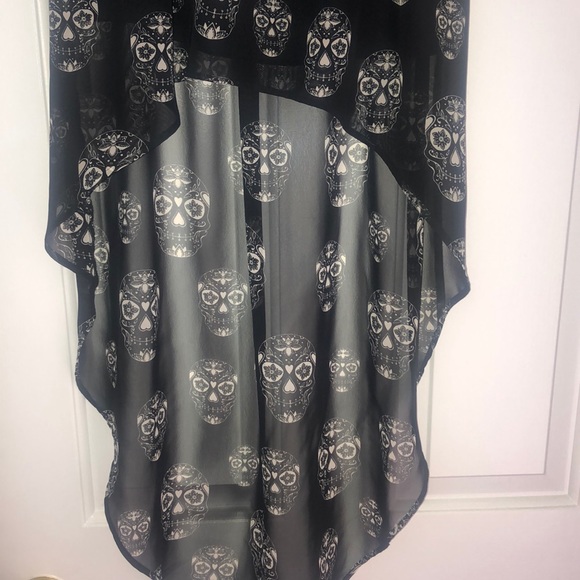 High low H&M skull skirt! - Picture 2 of 3